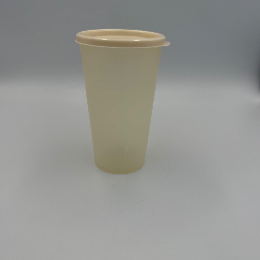 Vintage Rubbermaid Servin Saver Almond Cream Plastic Tumbler with Lid 3926 4